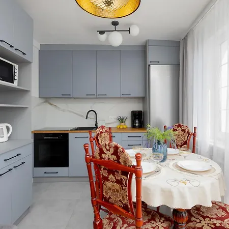 Spacious Close To Warsaw For 5 People By Renters Lejlighed Konstancin-Jeziorna